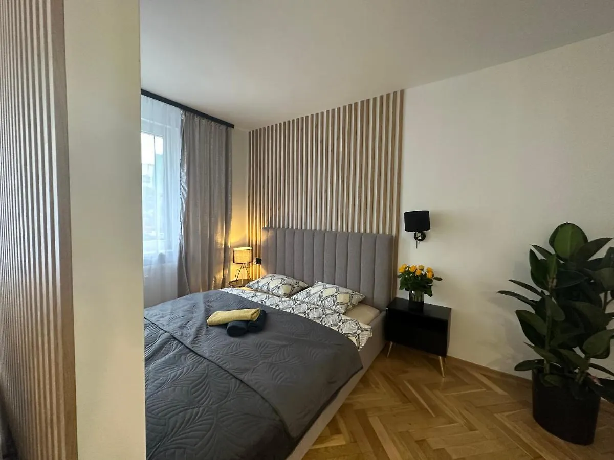 Mki Apartments - Zlota 69 Warsaw City Center Apartment