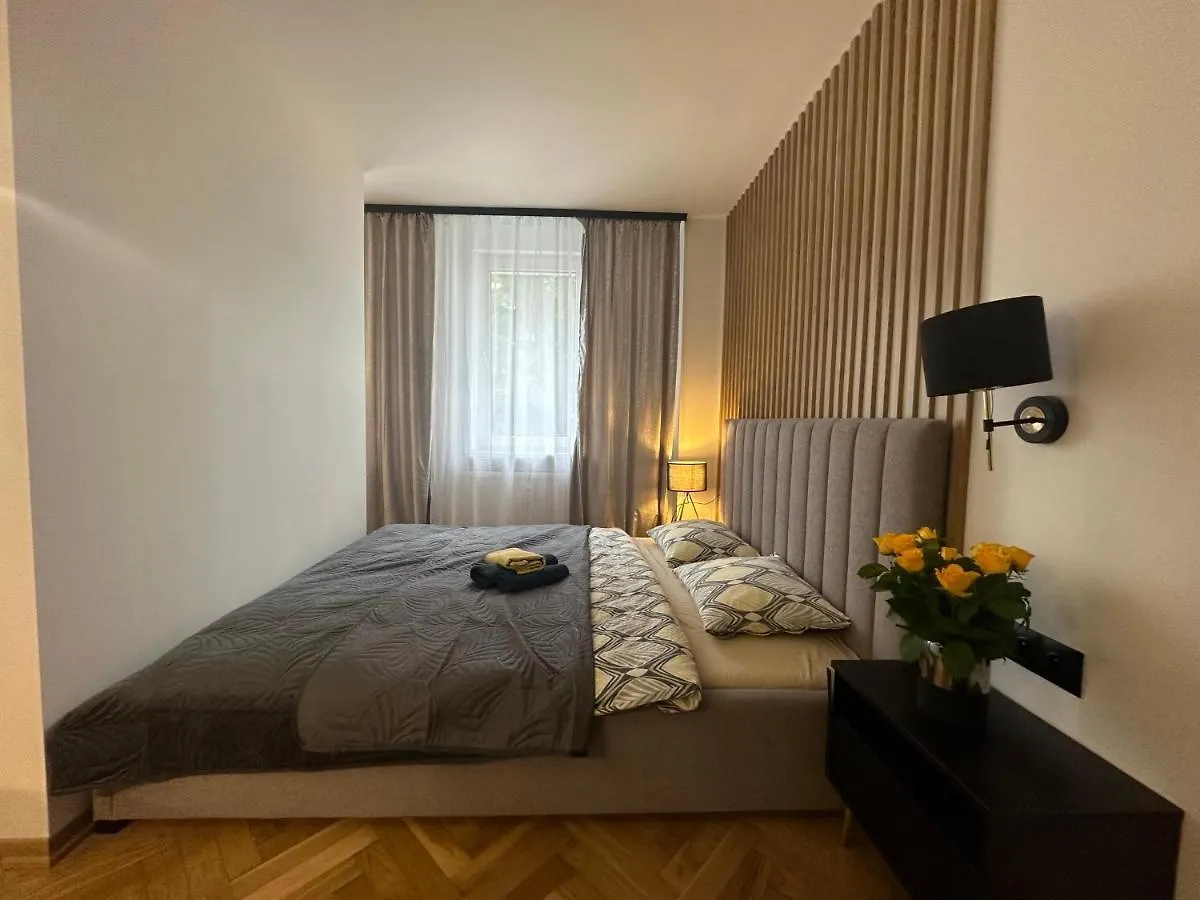 Mki Apartments - Zlota 69 Warsaw City Center Apartment